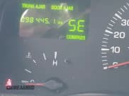 ✅ 2001 Lincoln Town Car Signature • VIN: 1LNHM82W91Y658583 • Lot: 43680843. Wystawiony na IAAI z przebiegiem 98 445 mil. Bezpłatny archiwum sprzedaży aukcyjnych z USA i szczegółowy raport historii pojazdu na DreamBid. Zdjęcie 16.