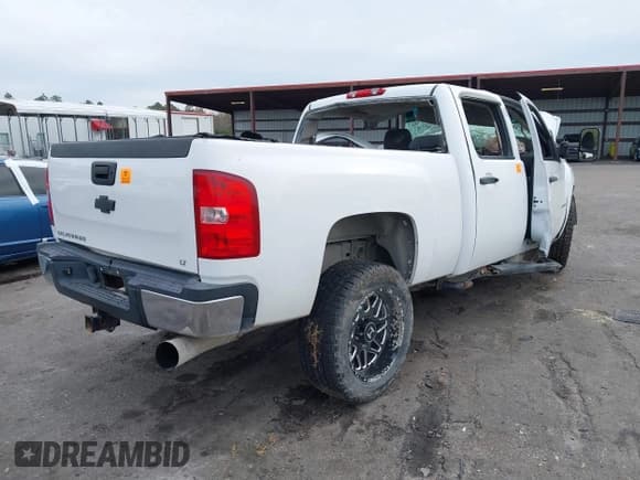 ✅ 2009 Chevrolet Silverado 2500HD LT • VIN: 1GCHC53679F116961 • Lot: 41330365. Listed on IAAI with Not provided. Free auction sales archive from the USA and detailed vehicle history report at DreamBid. Image 4.