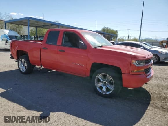 ✅ 2017 Chevrolet Silverado 1500 Custom • VIN: 1GCRCPEH2HZ332731 • Lot: 64040825. Wystawiony na Copart z przebiegiem 108 239 mil. Bezpłatny archiwum sprzedaży aukcyjnych z USA i szczegółowy raport historii pojazdu na DreamBid. Zdjęcie 4.