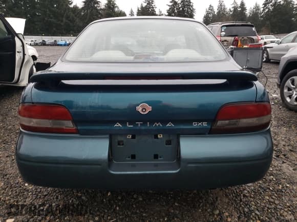 ✅ 1997 Nissan Altima XE • VIN: 1N4BU31D3VC222205 • Lot: 84018274. Listed on Copart with 261,349 mi. Free auction sales archive from the USA and detailed vehicle history report at DreamBid. Image 6.