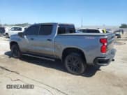 ✅ 2021 Chevrolet Silverado 1500 LT Trail Boss • VIN: 1GCPYFED3MZ222748 • Lot: 87114145. Wystawiony na Copart z przebiegiem 84 859 mil. Bezpłatny archiwum sprzedaży aukcyjnych z USA i szczegółowy raport historii pojazdu na DreamBid. Zdjęcie 2.