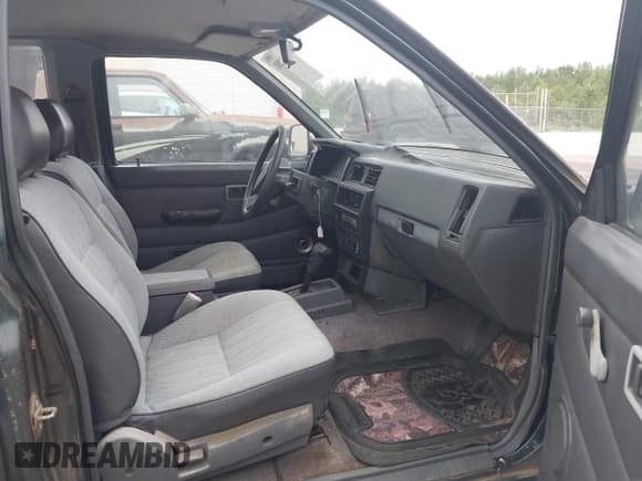 ✅ 1993 Nissan Frontier • VIN: 1N6SD16S5PC405482 • Lot: 42467281. Wystawiony na IAAI z przebiegiem 238 468 mil. Bezpłatny archiwum sprzedaży aukcyjnych z USA i szczegółowy raport historii pojazdu na DreamBid. Zdjęcie 5.