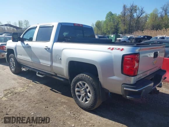 ✅ 2017 Chevrolet Silverado 2500HD LT • VIN: 1GC1KVEY7HF169306 • Lot: 41984377. Wystawiony na IAAI z przebiegiem 198 184 mil. Bezpłatny archiwum sprzedaży aukcyjnych z USA i szczegółowy raport historii pojazdu na DreamBid. Zdjęcie 3.