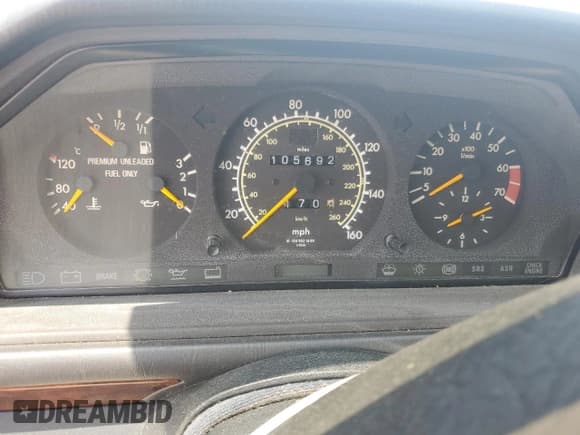 ✅ 1993 Mercedes-Benz 400 E • VIN: WDBEA34E2PB866452 • Lot: 53141995. Wystawiony na Copart z przebiegiem 105 692 mil. Bezpłatny archiwum sprzedaży aukcyjnych z USA i szczegółowy raport historii pojazdu na DreamBid. Zdjęcie 9.