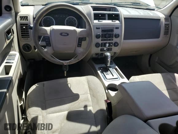 ✅ 2010 Ford Escape Hybrid • VIN: 1FMCU4K30AKB92313 • Lot: 54142145. Wystawiony na Copart z przebiegiem 159 175 mil. Bezpłatny archiwum sprzedaży aukcyjnych z USA i szczegółowy raport historii pojazdu na DreamBid. Zdjęcie 8.