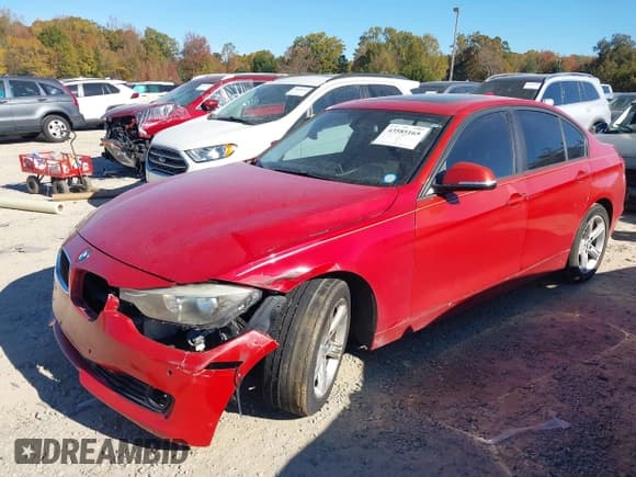 ✅ 2015 BMW 3 Series 328i • VIN: WBA3A5G52FNS86354 • Lot: 43585165. Wystawiony na IAAI z przebiegiem 138 452 mil. Bezpłatny archiwum sprzedaży aukcyjnych z USA i szczegółowy raport historii pojazdu na DreamBid. Zdjęcie 17.