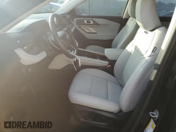 ✅ 2025 Ford Explorer Platinum • VIN: 1FMWK8HC1SGA67293 • Lot: 86326425. Wystawiony na Copart z przebiegiem 9 743 mil. Bezpłatny archiwum sprzedaży aukcyjnych z USA i szczegółowy raport historii pojazdu na DreamBid. Zdjęcie 7.