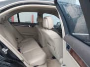 ✅ 2013 Mercedes-Benz C 250 Sport • VIN: WDDGF4HB1DA775813 • Lot: 43523558. Wystawiony na IAAI z przebiegiem Nie podano. Bezpłatny archiwum sprzedaży aukcyjnych z USA i szczegółowy raport historii pojazdu na DreamBid. Zdjęcie 8.