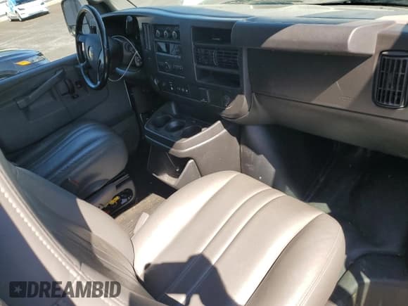 ✅ 2021 Chevrolet Express Cargo • VIN: 1GCWGAFP4M1162794 • Lot: 85387855. Listed on Copart with 203,804 mi. Free auction sales archive from the USA and detailed vehicle history report at DreamBid. Image 8.