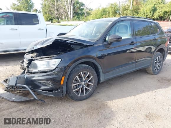 ✅ 2021 Volkswagen Tiguan S • VIN: 3VV1B7AX3MM086038 • Lot: 43240670. Wystawiony na IAAI z przebiegiem 51 219 mil. Bezpłatny archiwum sprzedaży aukcyjnych z USA i szczegółowy raport historii pojazdu na DreamBid. Zdjęcie 2.