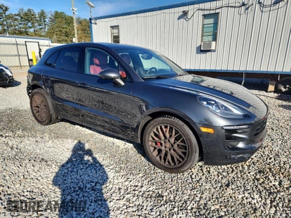 ✅ 2017 Porsche Macan GTS • VIN: WP1AG2A57HLB51478 • Лот: 87110575. Опубликован ранее на Copart с пробегом 62 240 миль. Бесплатный доступ к архиву аукционных продаж из США и подробный отчёт об истории автомобиля на DreamBid. Изображение 4.