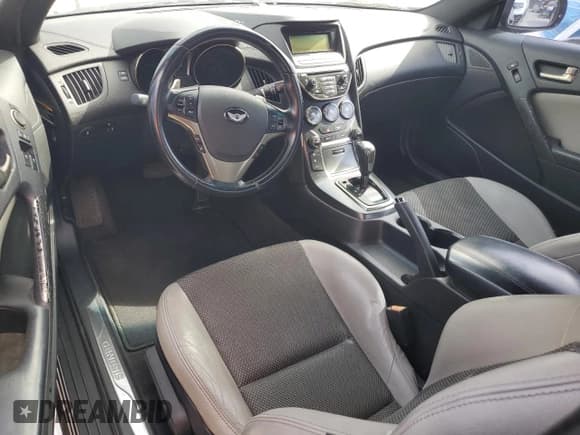 ✅ 2015 Hyundai Genesis Coupe 3.8L Base • VIN: KMHHT6KJ7FU126128 • Lot: 55596125. Wystawiony na Copart z przebiegiem 113 973 mil. Bezpłatny archiwum sprzedaży aukcyjnych z USA i szczegółowy raport historii pojazdu na DreamBid. Zdjęcie 8.