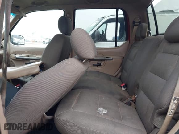 ✅ 2001 Ford Explorer Sport Trac • VIN: 1FMZU77E61UA87382 • Lot: 42461697. Wystawiony na IAAI z przebiegiem 386 659 mil. Bezpłatny archiwum sprzedaży aukcyjnych z USA i szczegółowy raport historii pojazdu na DreamBid. Zdjęcie 8.