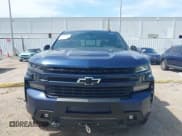 ✅ 2020 Chevrolet Silverado 1500 RST • VIN: 3GCUYEED2LG129800 • Lot: 42232131. Wystawiony na IAAI z przebiegiem 117 768 mil. Bezpłatny archiwum sprzedaży aukcyjnych z USA i szczegółowy raport historii pojazdu na DreamBid. Zdjęcie 6.
