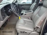 ✅ 2005 Chevrolet Suburban LT • VIN: 3GNFK16Z75G122946 • Лот: 81857204. Опубликован ранее на Copart с пробегом 136 259 миль. Бесплатный доступ к архиву аукционных продаж из США и подробный отчёт об истории автомобиля на DreamBid. Изображение 7.