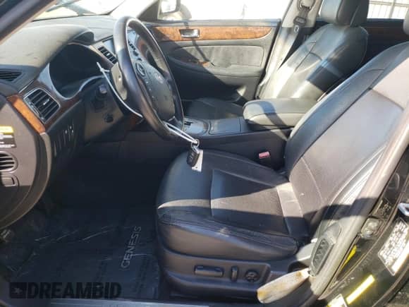 2011 Hyundai Genesis с VIN KMHGC4DE1BU123946, выставлен на аукционе Copart как лот 89913085 с пробегом 123 891 миль миль и Списание • Salvage title. История ставок и продаж доступна на DreamBid. Изображение 7.