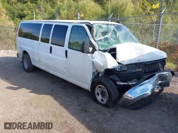 ✅ 2019 Chevrolet Express Passenger LT • VIN: 1GAZGPFG0K1169389 • Lot: 43116990. Wystawiony na IAAI z przebiegiem Nie podano. Bezpłatny archiwum sprzedaży aukcyjnych z USA i szczegółowy raport historii pojazdu na DreamBid. Zdjęcie 1.