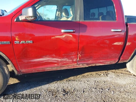 ✅ 2009 Dodge 1500 SLT • VIN: 1D3HV13T99S718137 • Lot: 40863172. Wystawiony na IAAI z przebiegiem 159 564 mil. Bezpłatny archiwum sprzedaży aukcyjnych z USA i szczegółowy raport historii pojazdu na DreamBid. Zdjęcie 6.