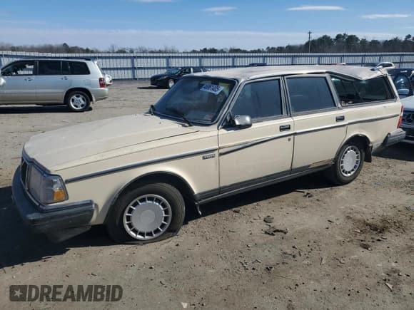 ✅ 1989 Volvo 240 DL • VIN: YV1AX8859K1842776 • Lot: 46861405. Listed on Copart with 179,346 mi. Free auction sales archive from the USA and detailed vehicle history report at DreamBid. Image 1.