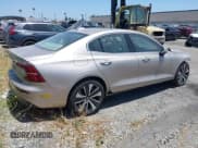 ✅ 2023 Volvo S60 • VIN: 7JRH60FA9PG234609 • Lot: 42207761. Wystawiony na IAAI z przebiegiem 14 845 mil. Bezpłatny archiwum sprzedaży aukcyjnych z USA i szczegółowy raport historii pojazdu na DreamBid. Zdjęcie 4.