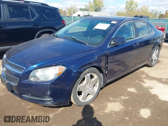 2009 Chevrolet Malibu 2LT z VIN 1G1ZJ577794215555, wystawiony jako IAAI lot #43448081 z przebiegiem 178 299 mil mil oraz . Historia ofert i sprzedaży dostępna na DreamBid. Obrazek 2.