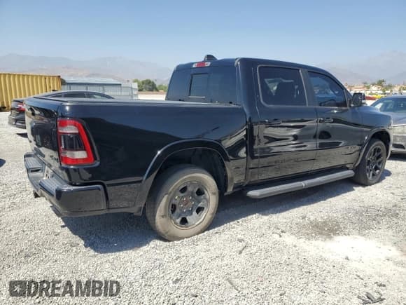 ✅ 2021 Ram 1500 Laramie • VIN: 1C6SRFJM5MN598833 • Lot: 61274845. Wystawiony na Copart z przebiegiem 105 722 mil. Bezpłatny archiwum sprzedaży aukcyjnych z USA i szczegółowy raport historii pojazdu na DreamBid. Zdjęcie 3.
