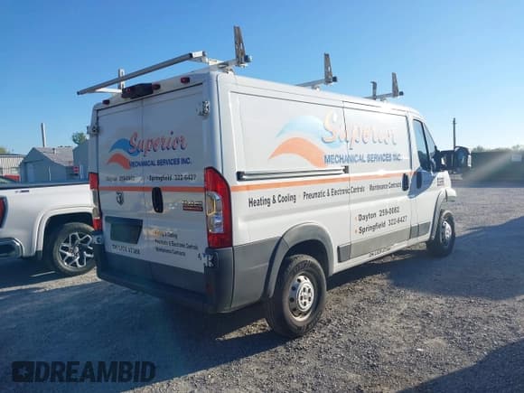 ✅ 2017 Ram ProMaster Cargo • VIN: 3C6TRVAGXHE500382 • Lot: 43332109. Wystawiony na IAAI z przebiegiem 123 790 mil. Bezpłatny archiwum sprzedaży aukcyjnych z USA i szczegółowy raport historii pojazdu na DreamBid. Zdjęcie 4.