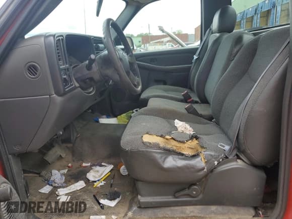 ✅ 2005 Chevrolet Silverado 2500HD Work Truck • VIN: 1GCHC24U05E327995 • Лот: 56559555. Опубликован ранее на Copart с пробегом 244 076 миль. Бесплатный доступ к архиву аукционных продаж из США и подробный отчёт об истории автомобиля на DreamBid. Изображение 7.