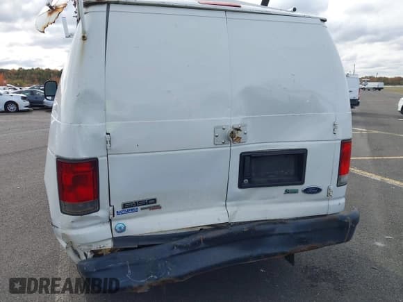 ✅ 2013 Ford Econoline Cargo Commercial • VIN: 1FTNE1EW8DDB12120 • Lot: 43449073. Wystawiony na IAAI z przebiegiem 185 735 mil. Bezpłatny archiwum sprzedaży aukcyjnych z USA i szczegółowy raport historii pojazdu na DreamBid. Zdjęcie 6.