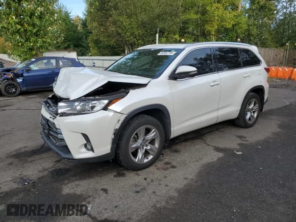 ✅ 2019 Toyota Highlander Limited Platinum • VIN: 5TDDZRFHXKS942047 • Lot: 84582795. Listed on Copart with 64,766 mi. Free auction sales archive from the USA and detailed vehicle history report at DreamBid. Image 1.