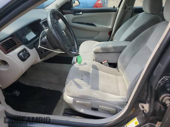 2010 Chevrolet Impala LS с VIN 2G1WA5EN1A1267493, выставлен на аукционе Copart как лот 67751185 с пробегом 176 872 миль миль и Списание • Salvage title. История ставок и продаж доступна на DreamBid. Изображение 7.