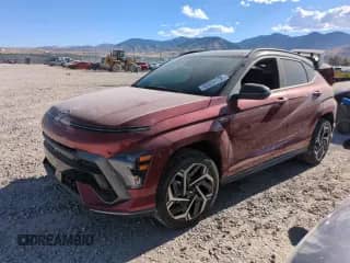 2024 Hyundai Kona N Line с VIN KM8HACA38RU135240, выставлен на аукционе Copart как лот 65264155 с пробегом 12 165 миль миль и Списание • Salvage title. История ставок и продаж доступна на DreamBid. Изображение 1.