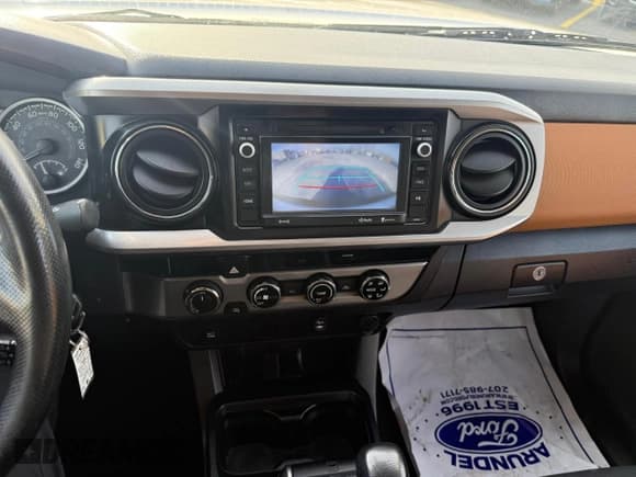 ✅ 2016 Toyota Tacoma SR • VIN: 3TMCZ5AN0GM010108 • Лот: 92246885. Опубликован ранее на Copart с пробегом 194 862 миль. Бесплатный доступ к архиву аукционных продаж из США и подробный отчёт об истории автомобиля на DreamBid. Изображение 7.