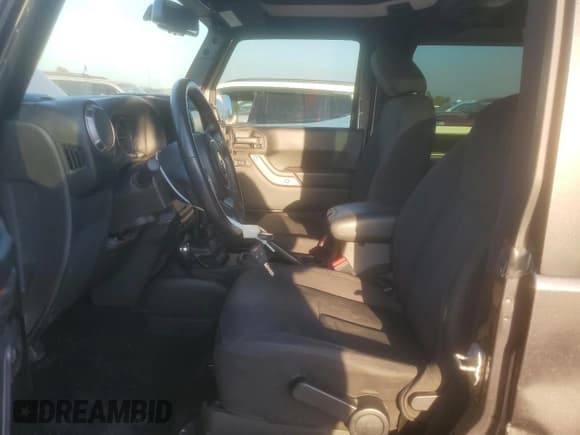 ✅ 2017 Jeep Wrangler Sport • VIN: 1C4GJWAG0HL607259 • Лот: 82005905. Опубликован ранее на Copart с пробегом 57 496 миль. Бесплатный доступ к архиву аукционных продаж из США и подробный отчёт об истории автомобиля на DreamBid. Изображение 7.