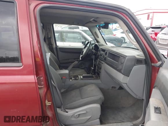 ✅ 2007 Jeep Commander Sport • VIN: 1J8HH48K37C635868 • Lot: 43396709. Wystawiony na IAAI z przebiegiem 211 054 mil. Bezpłatny archiwum sprzedaży aukcyjnych z USA i szczegółowy raport historii pojazdu na DreamBid. Zdjęcie 5.