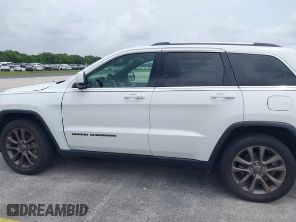 2020 Jeep Grand Cherokee Altitude z VIN 1C4RJEAG9LC246044, wystawiony jako IAAI lot #42616860 z przebiegiem 98 541 mil mil oraz . Historia ofert i sprzedaży dostępna na DreamBid. Obrazek 14.