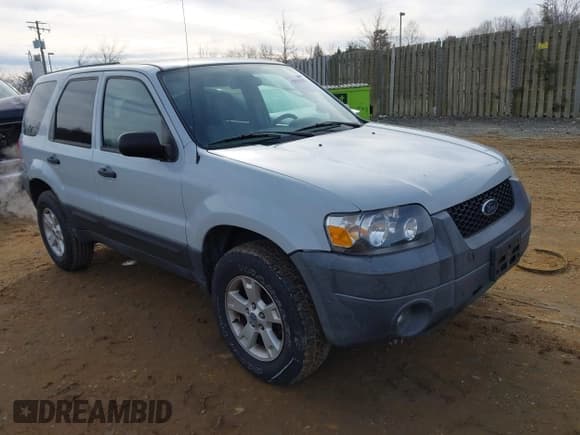 ✅ 2005 Ford Escape XLT • VIN: 1FMCU93125KA87420 • Lot: 43838382. Listed on IAAI with 138,055 mi. Free auction sales archive from the USA and detailed vehicle history report at DreamBid. Image 1.