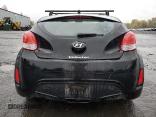 ✅ 2017 Hyundai Veloster • VIN: KMHTC6AD0HU322999 • Lot: 79077384. Wystawiony na Copart z przebiegiem 108 740 mil. Bezpłatny archiwum sprzedaży aukcyjnych z USA i szczegółowy raport historii pojazdu na DreamBid. Zdjęcie 6.