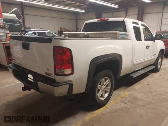 ✅ 2011 GMC Sierra 1500 SLE • VIN: 1GTR1VE01BZ205089 • Lot: 41711396. Wystawiony na IAAI z przebiegiem 299 823 mil. Bezpłatny archiwum sprzedaży aukcyjnych z USA i szczegółowy raport historii pojazdu na DreamBid. Zdjęcie 4.