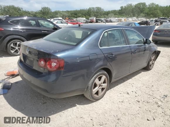 ✅ 2008 Volkswagen Jetta SE • VIN: 3VWRM71K88M178460 • Lot: 57409555. Listed on Copart with 111,714 mi. Free auction sales archive from the USA and detailed vehicle history report at DreamBid. Image 3.
