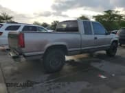 ✅ 1998 GMC Sierra 1500 • VIN: 1GTEC19W4WE517422 • Lot: 65384335. Wystawiony na Copart z przebiegiem 263 184 mil. Bezpłatny archiwum sprzedaży aukcyjnych z USA i szczegółowy raport historii pojazdu na DreamBid. Zdjęcie 3.