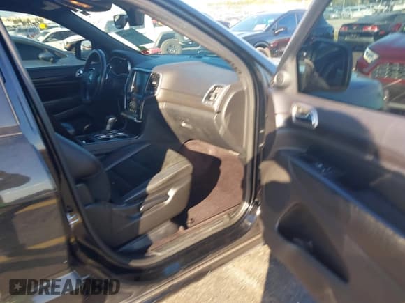 ✅ 2017 Jeep Grand Cherokee Laredo • VIN: 1C4RJEAG7HC888205 • Lot: 43769488. Listed on IAAI with 106,680 mi. Free auction sales archive from the USA and detailed vehicle history report at DreamBid. Image 5.