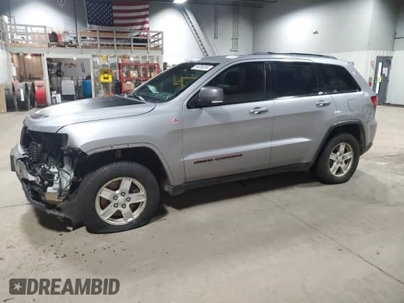 2019 Jeep Grand Cherokee Trailhawk с VIN 1C4RJFLT6KC849550, выставлен на аукционе Copart как лот 84006364 с пробегом 54 518 миль миль и Списание • Salvage title. История ставок и продаж доступна на DreamBid. Изображение 1.