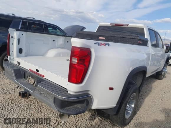 2021 Chevrolet Silverado 3500HD LT z VIN 1GC4YTEY4MF304820, wystawiony jako Copart lot #80626455 z przebiegiem 228 802 mil mil oraz Czysty tytuł • Clean title. Historia ofert i sprzedaży dostępna na DreamBid. Obrazek 3.