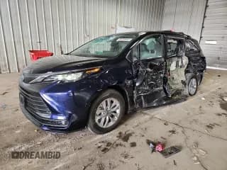 ✅ 2025 Toyota Sienna XLE • VIN: 5TDJSKFC6SS177597 • Lot: 80258955. Listed on Copart with 7,044 mi. Free auction sales archive from the USA and detailed vehicle history report at DreamBid. Image 1.