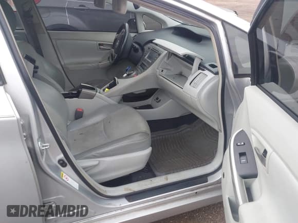 ✅ 2014 Toyota Prius Two • VIN: JTDKN3DU8E1735660 • Lot: 43803644. Wystawiony na IAAI z przebiegiem 279 126 mil. Bezpłatny archiwum sprzedaży aukcyjnych z USA i szczegółowy raport historii pojazdu na DreamBid. Zdjęcie 5.