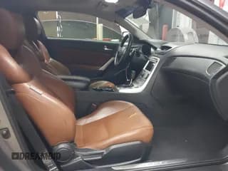 ✅ 2010 Hyundai Genesis Coupe • VIN: KMHHU6KH9AU030441 • Lot: 41902948. Wystawiony na IAAI z przebiegiem 165 842 mil. Bezpłatny archiwum sprzedaży aukcyjnych z USA i szczegółowy raport historii pojazdu na DreamBid. Zdjęcie 5.