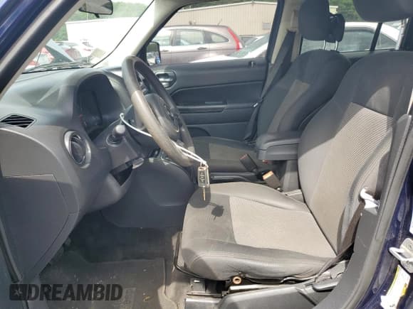 ✅ 2012 Jeep Patriot Sport • VIN: 1C4NJRBB4CD655507 • Lot: 64975125. Wystawiony na Copart z przebiegiem 142 053 mil. Bezpłatny archiwum sprzedaży aukcyjnych z USA i szczegółowy raport historii pojazdu na DreamBid. Zdjęcie 7.