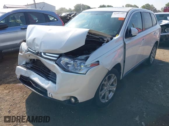 ✅ 2014 Mitsubishi Outlander SE • VIN: JA4AZ3A30EZ000548 • Lot: 42993305. Listed on IAAI with 125,589 mi. Free auction sales archive from the USA and detailed vehicle history report at DreamBid. Image 2.
