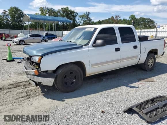 ✅ 2004 Chevrolet Silverado 1500 LS • VIN: 2GCEC13T941347409 • Лот: 70205925. Опубликован ранее на Copart с пробегом 393 526 миль. Бесплатный доступ к архиву аукционных продаж из США и подробный отчёт об истории автомобиля на DreamBid. Изображение 1.